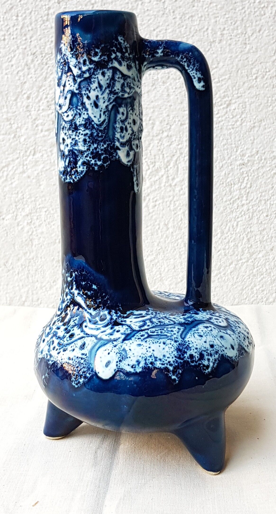 Tripod blue ceramic vase 60