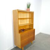 Vitrine en placage avec étagères