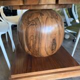 Round dining table