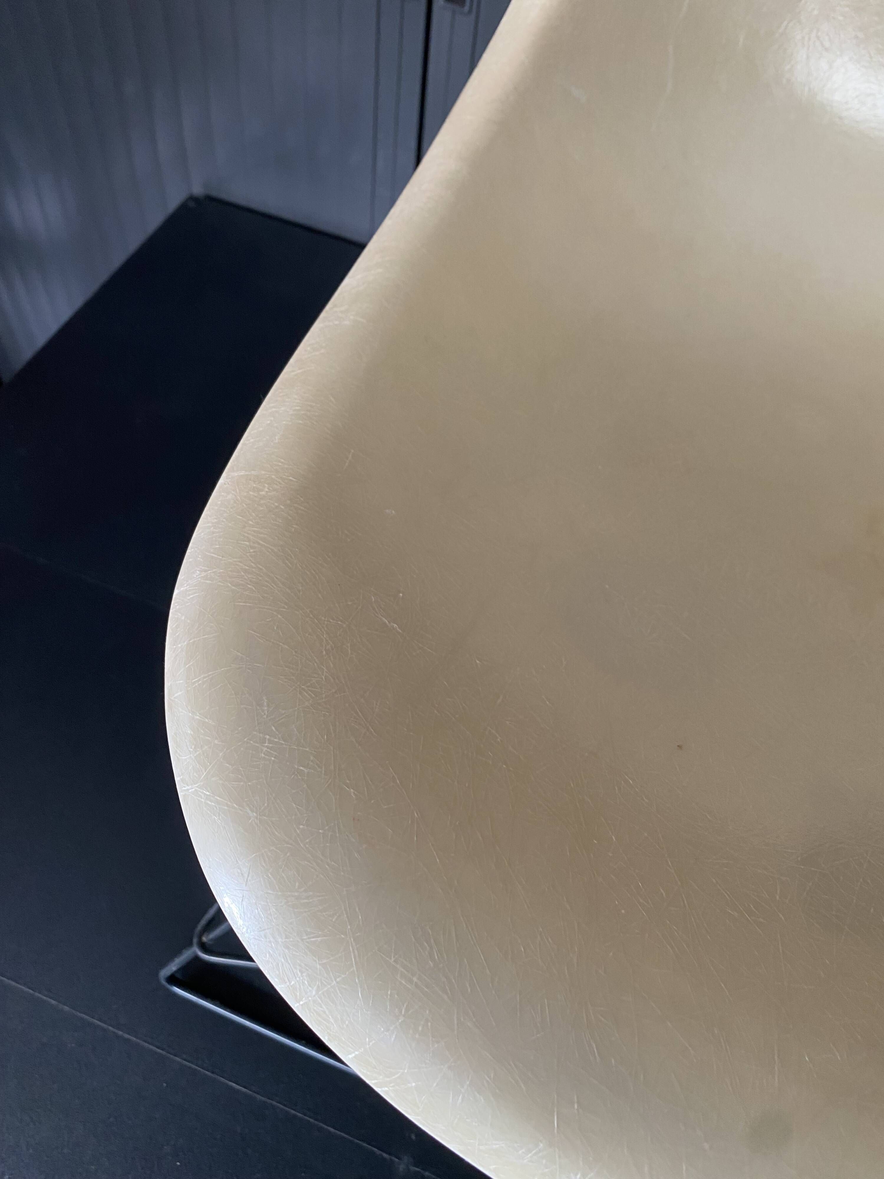 Eames lounge chair white fibre parchment base cat’s cradle Herman Miller