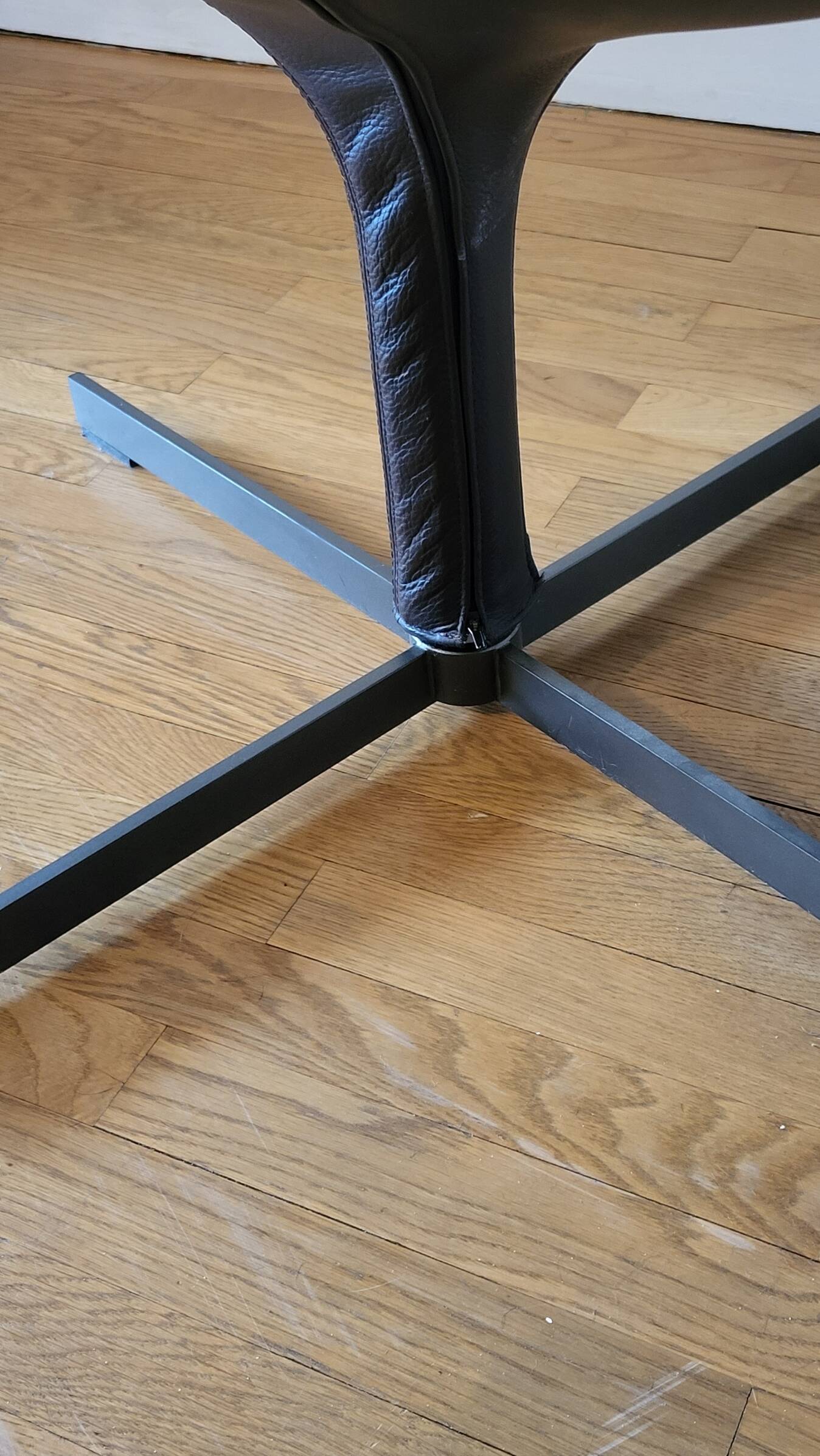 Zanotta Hillroad armchair by Christophe Pillet brown leather Italy 1990 Modern