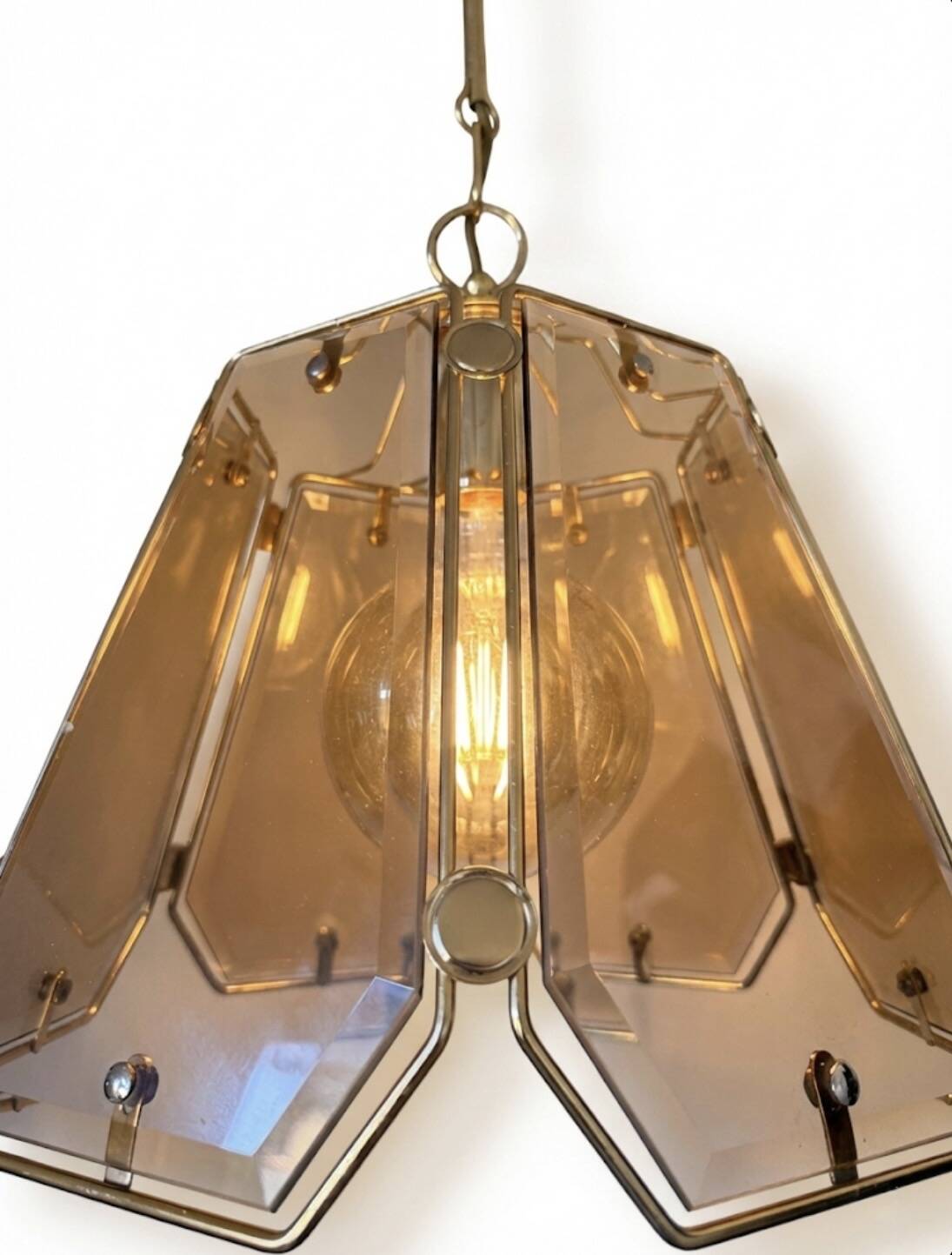 Pair of vintage pendant lights in smoked glass and gold metal, Hollywood style.