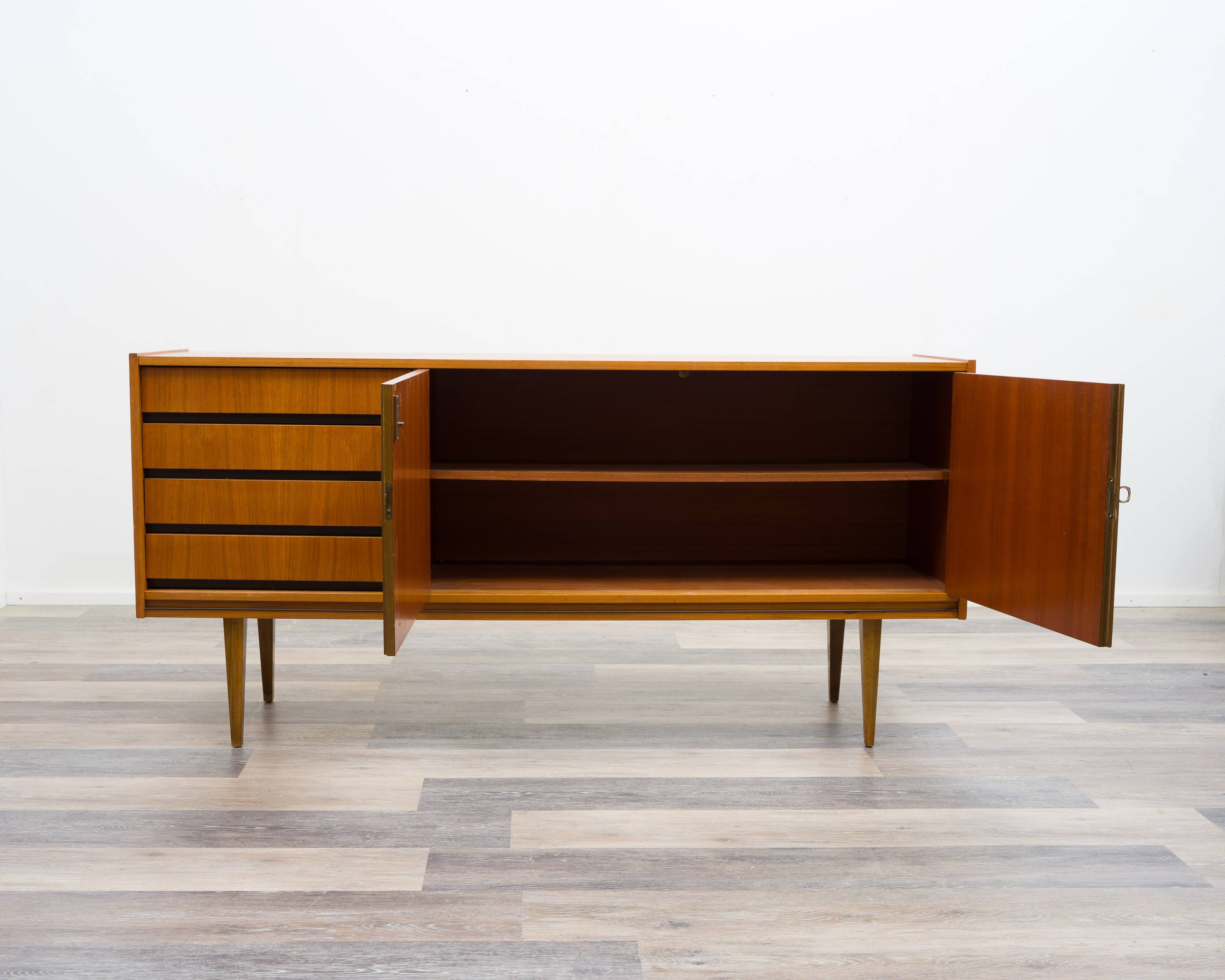 enfilade des années 60, de style scandinave classique