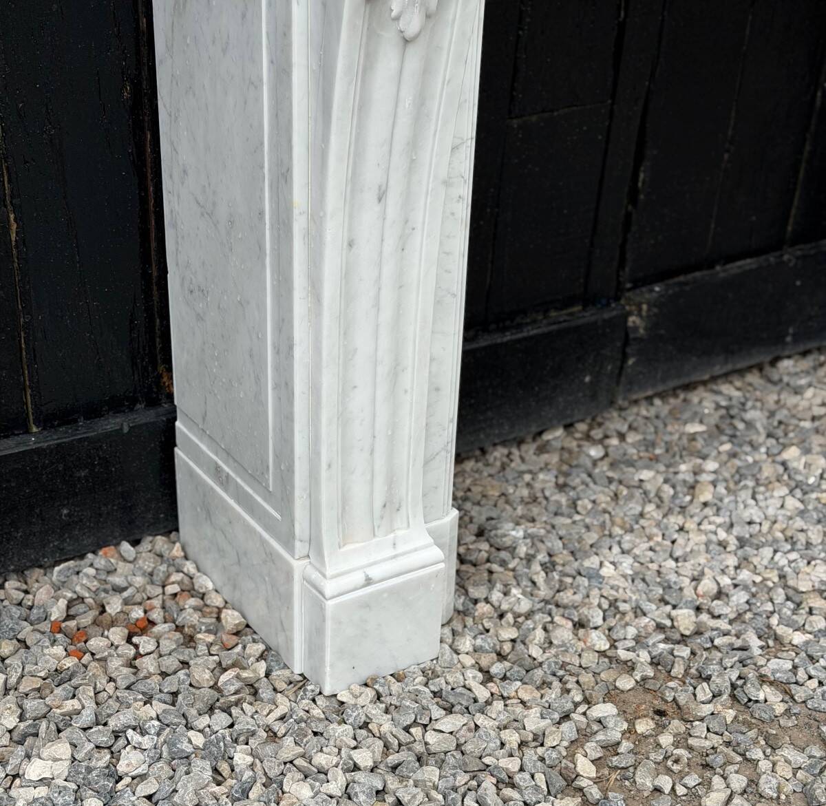 Louis XVI style fireplace in Carrara marble, circa 1880.
