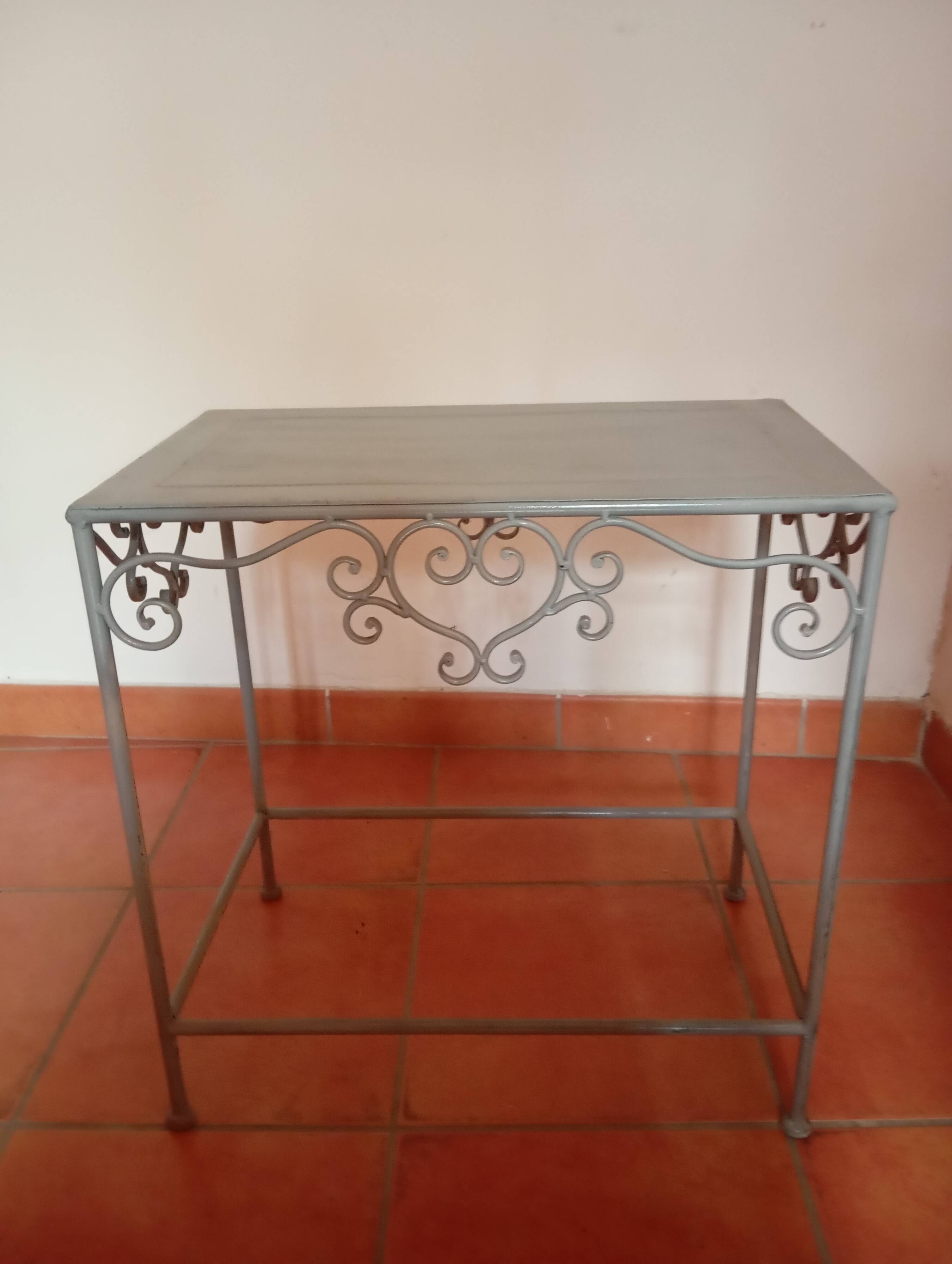 (small) vintage metal table