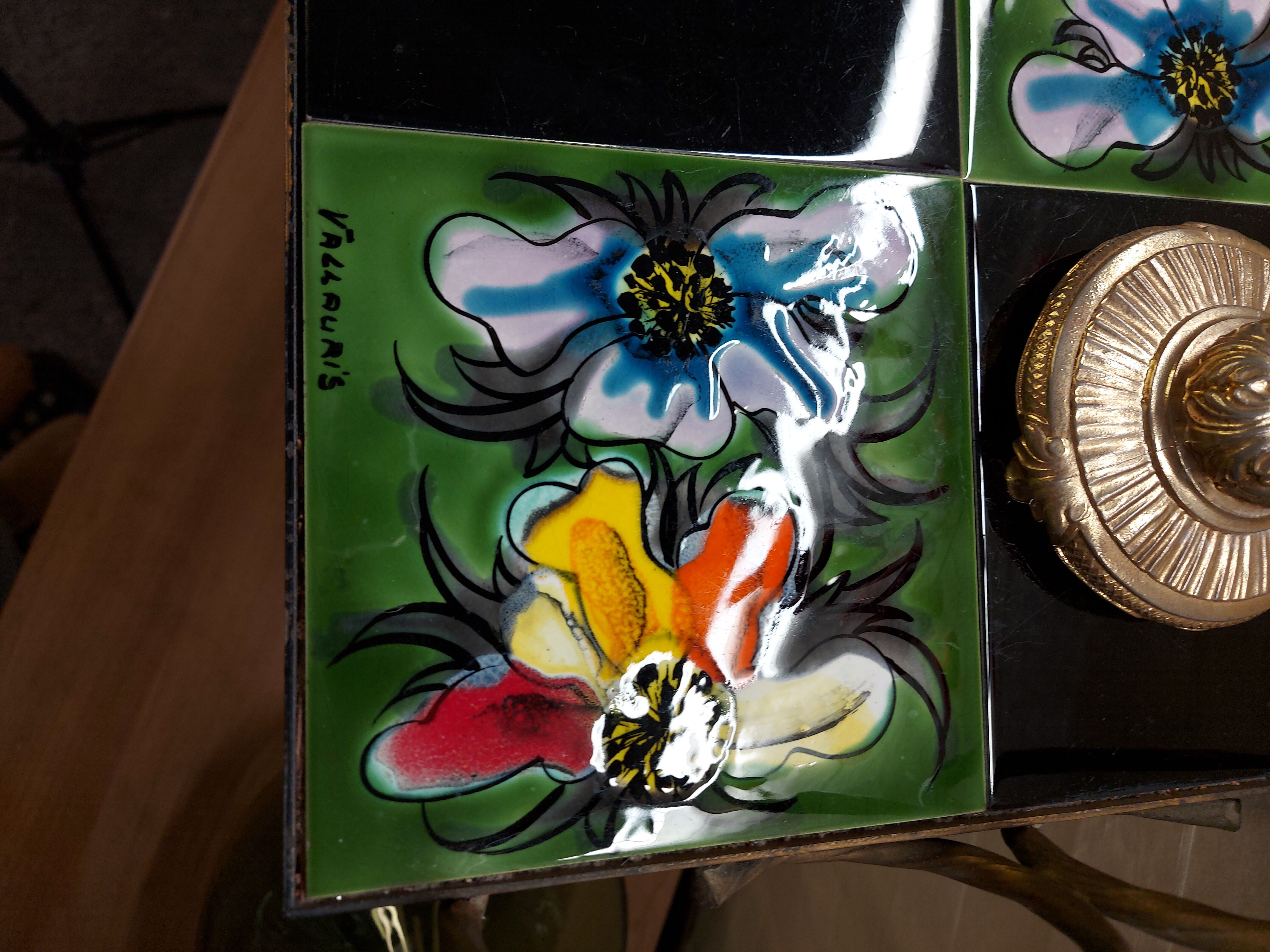 Vallauris side table with magazine rack