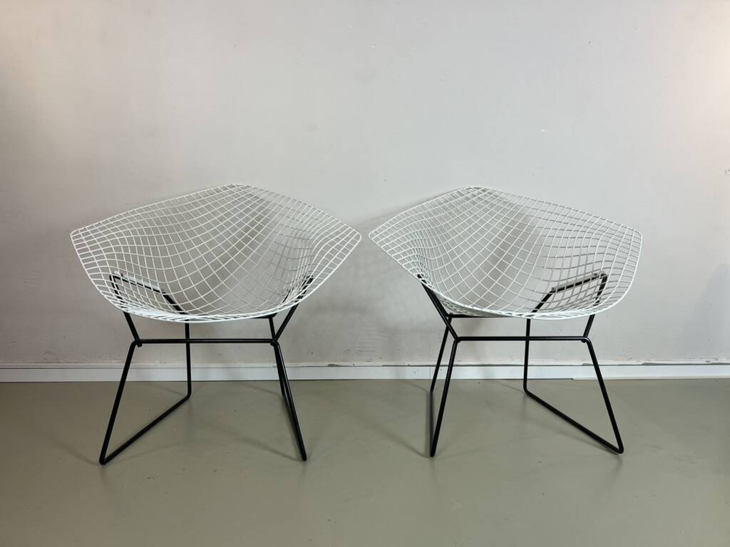 Two Diamond chairs by Harry Bertoia for Knoll mid-century 1970s.