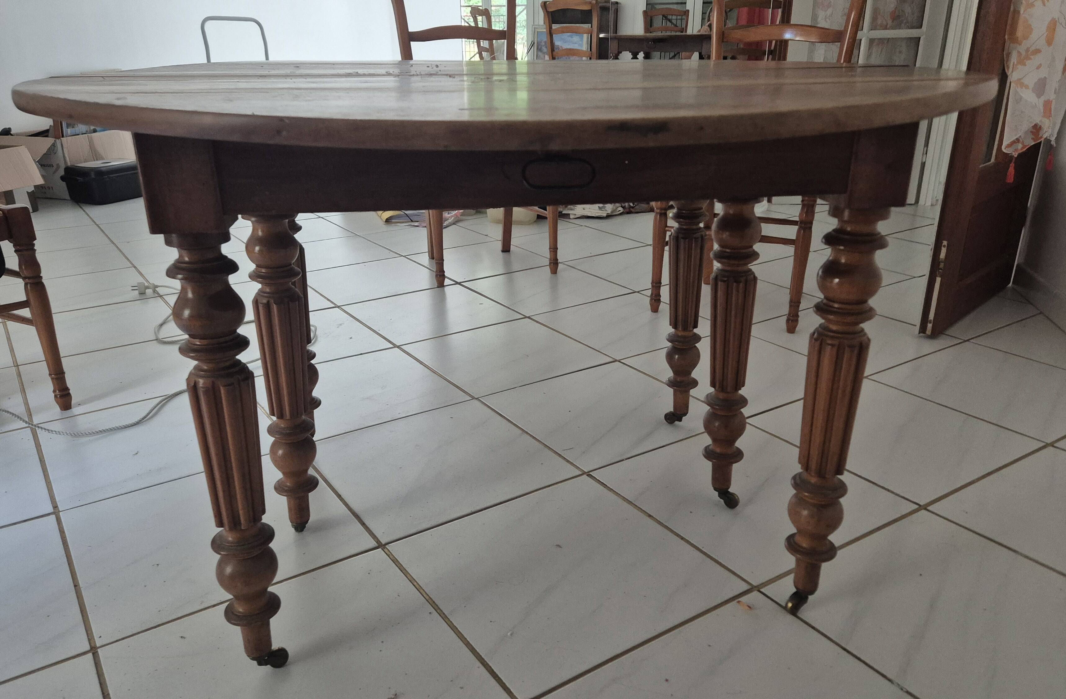 Louis Philippe round table in walnut