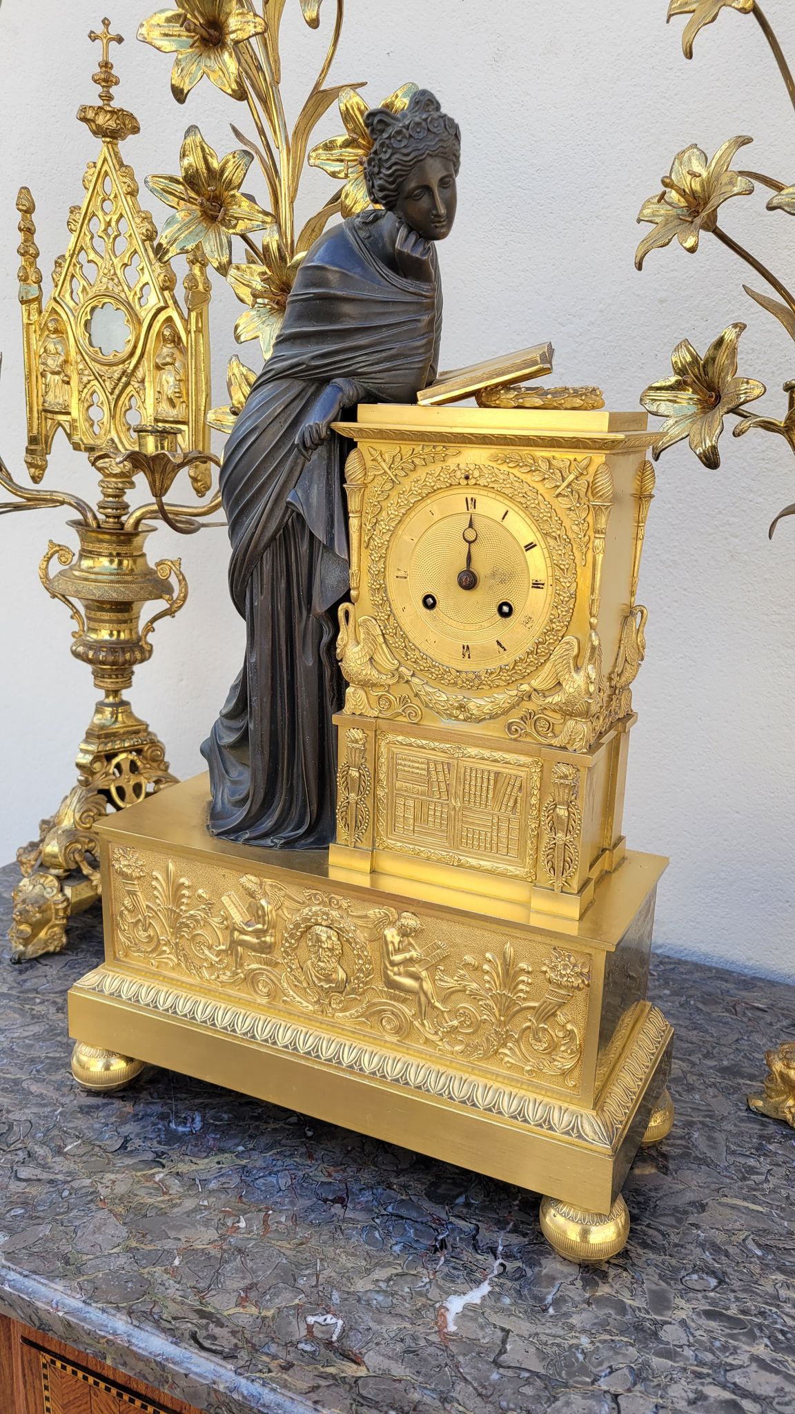 Commode sauteuse Louis XVI en marqueterie 19ème