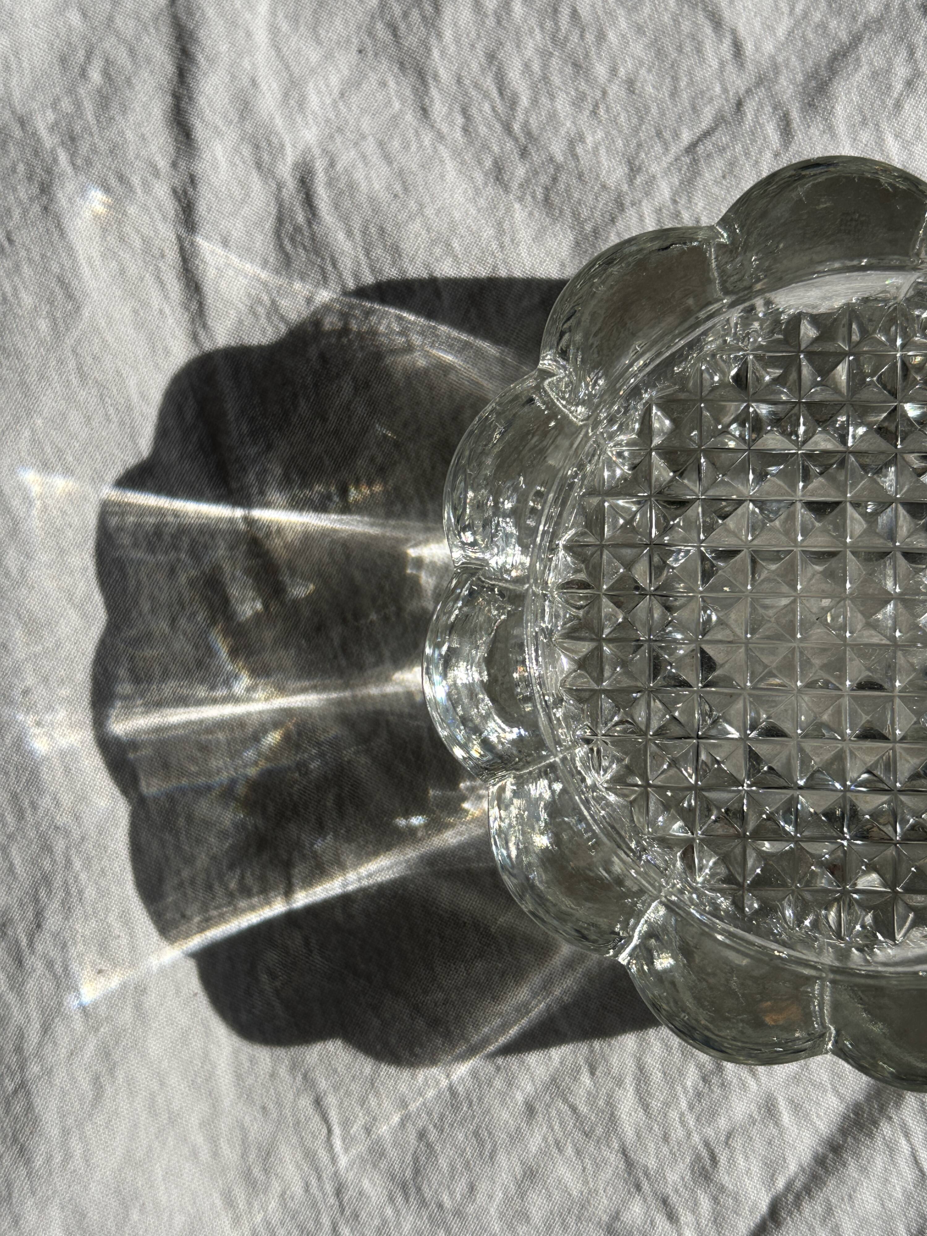 Small glass ashtray in the shape of a flower France Reims Brand MO