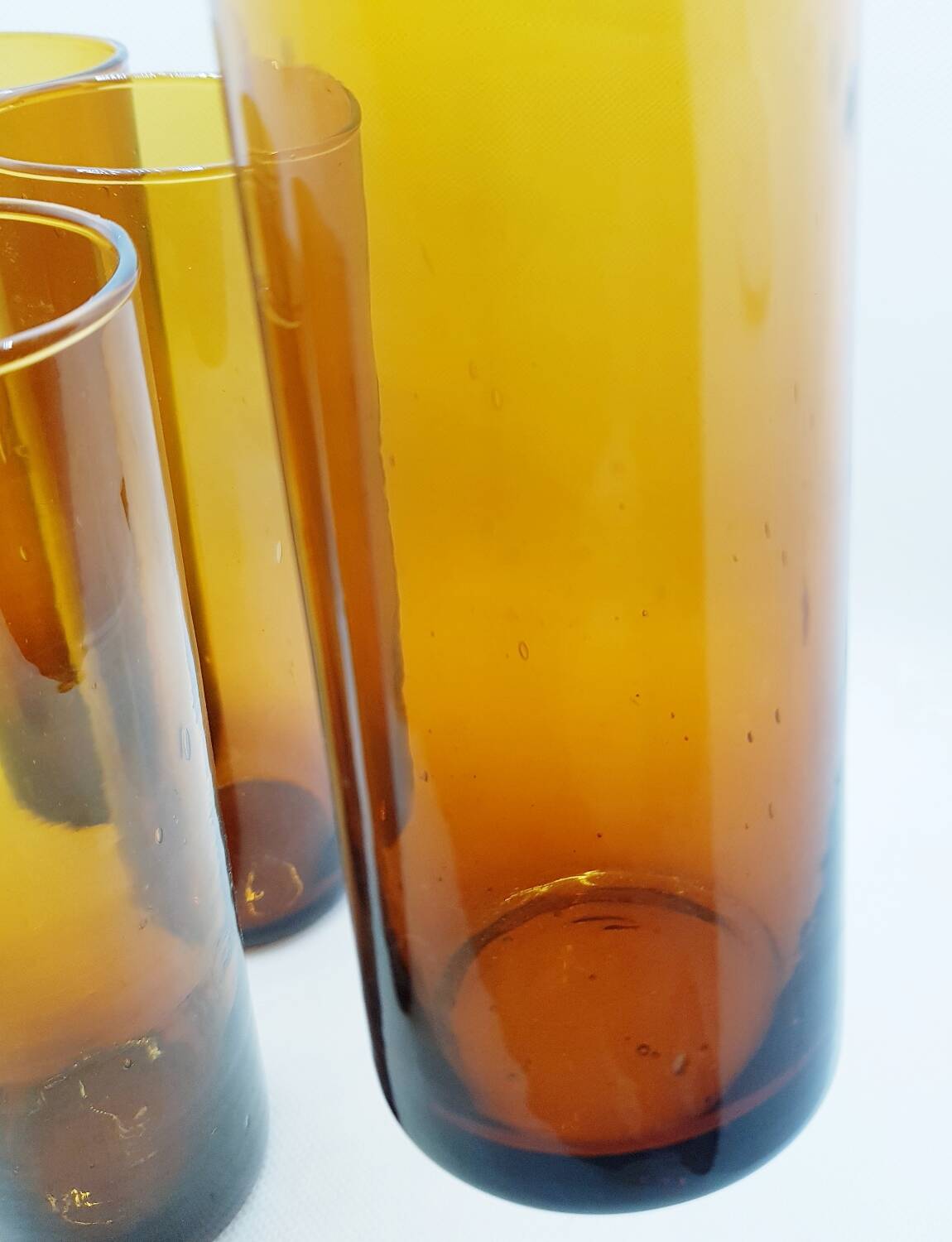 6 grands verres en ambre soufflé bouche