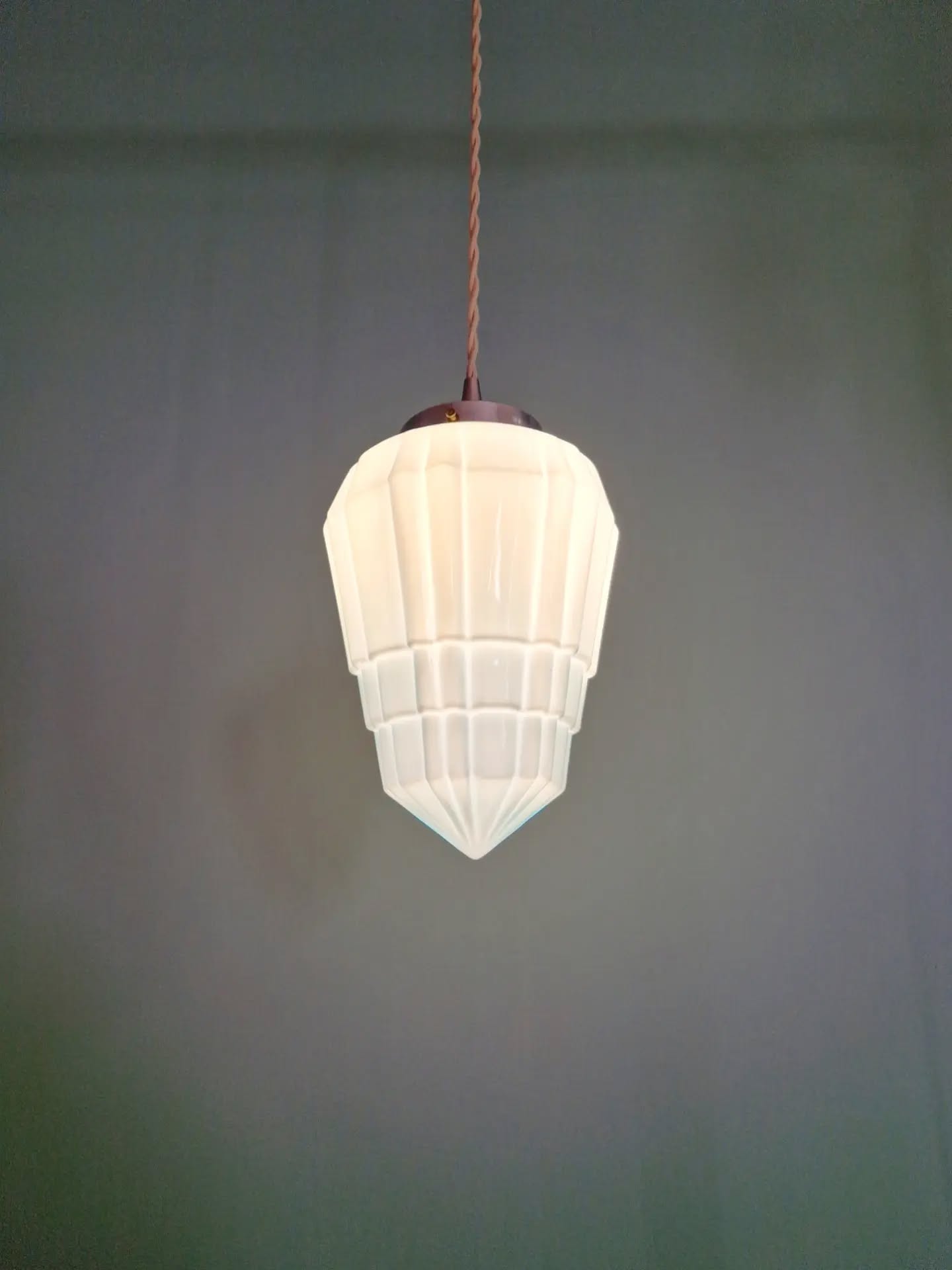 Suspension Art Déco en opaline bleue, années 1920-30