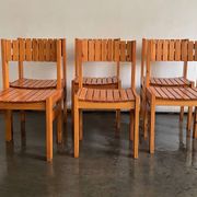 Set de 6 chaises rationalistes en pin massif, Espagne, années 1970.