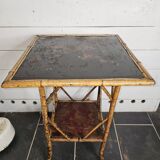 table en bois style bambou avec décor asiatique