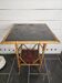 table en bois style bambou avec décor asiatique