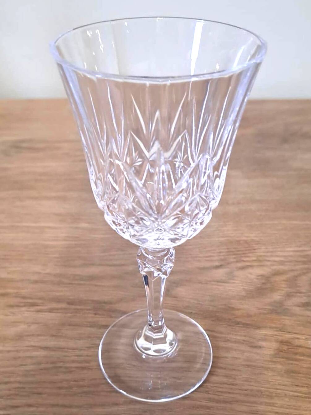 6 crystal wine glasses