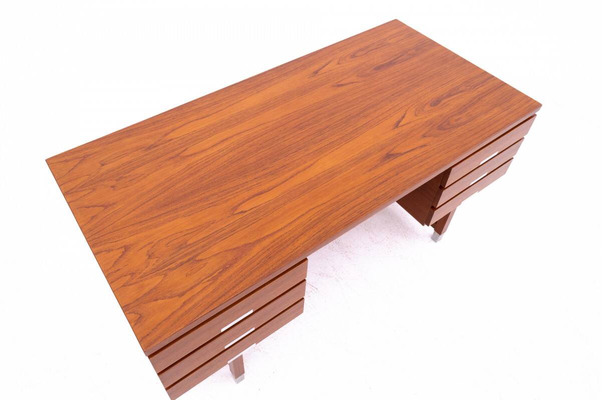 Teak desk, Eigil Petersens Mobelfabrik, Denmark, 1970s.