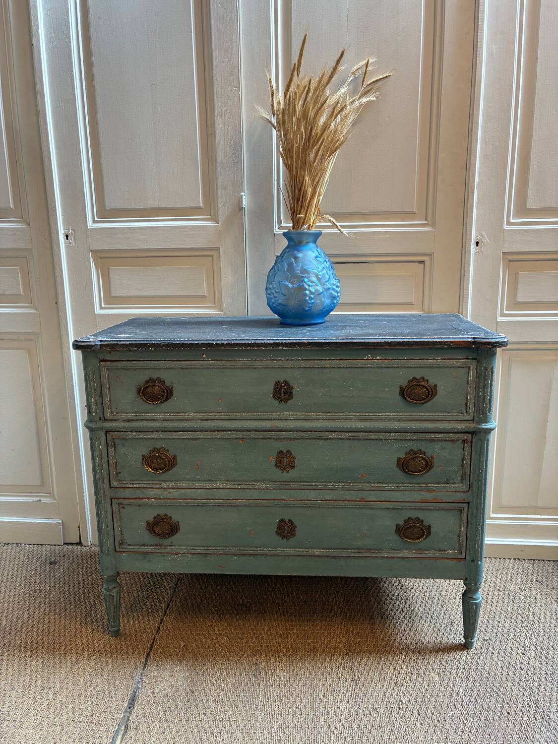 Old blue chest of drawers