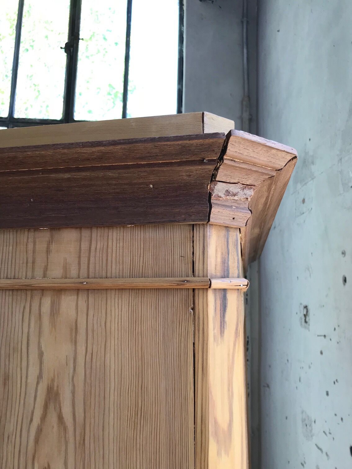 Buffet two bodies in raw pine