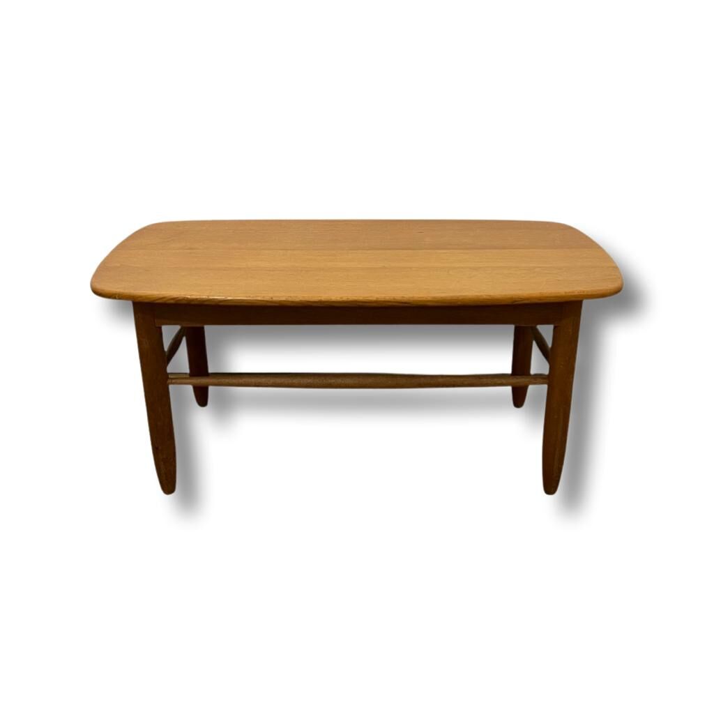 Table basse en chêne massif, travail français, années 1960