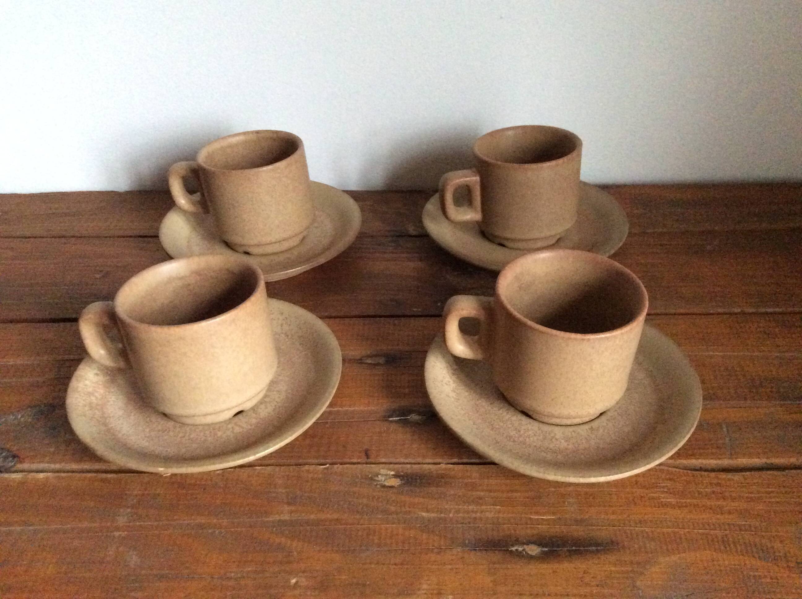 4 stoneware coffee cups