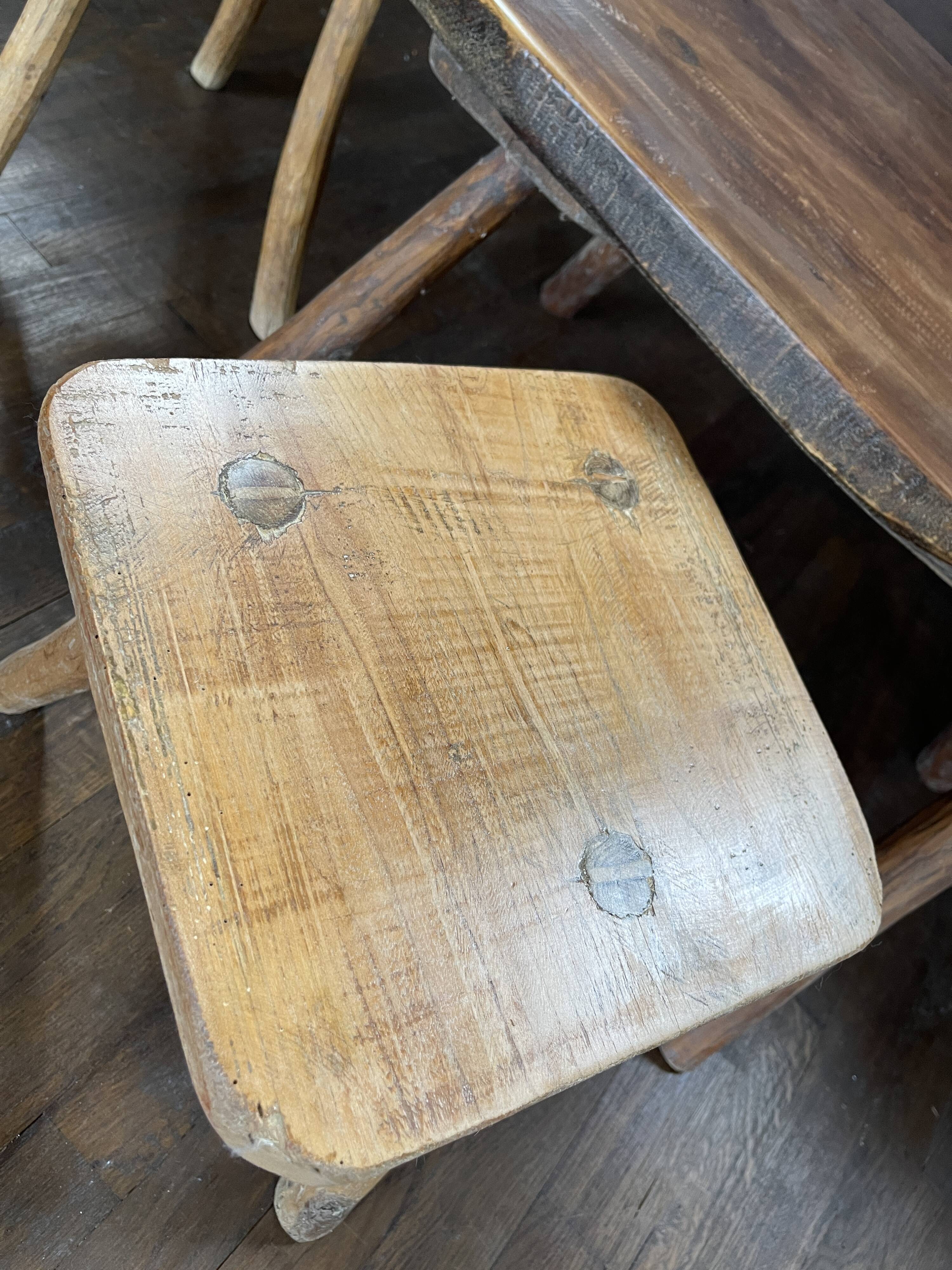 Ensemble table basse et tabourets brutaliste campagne