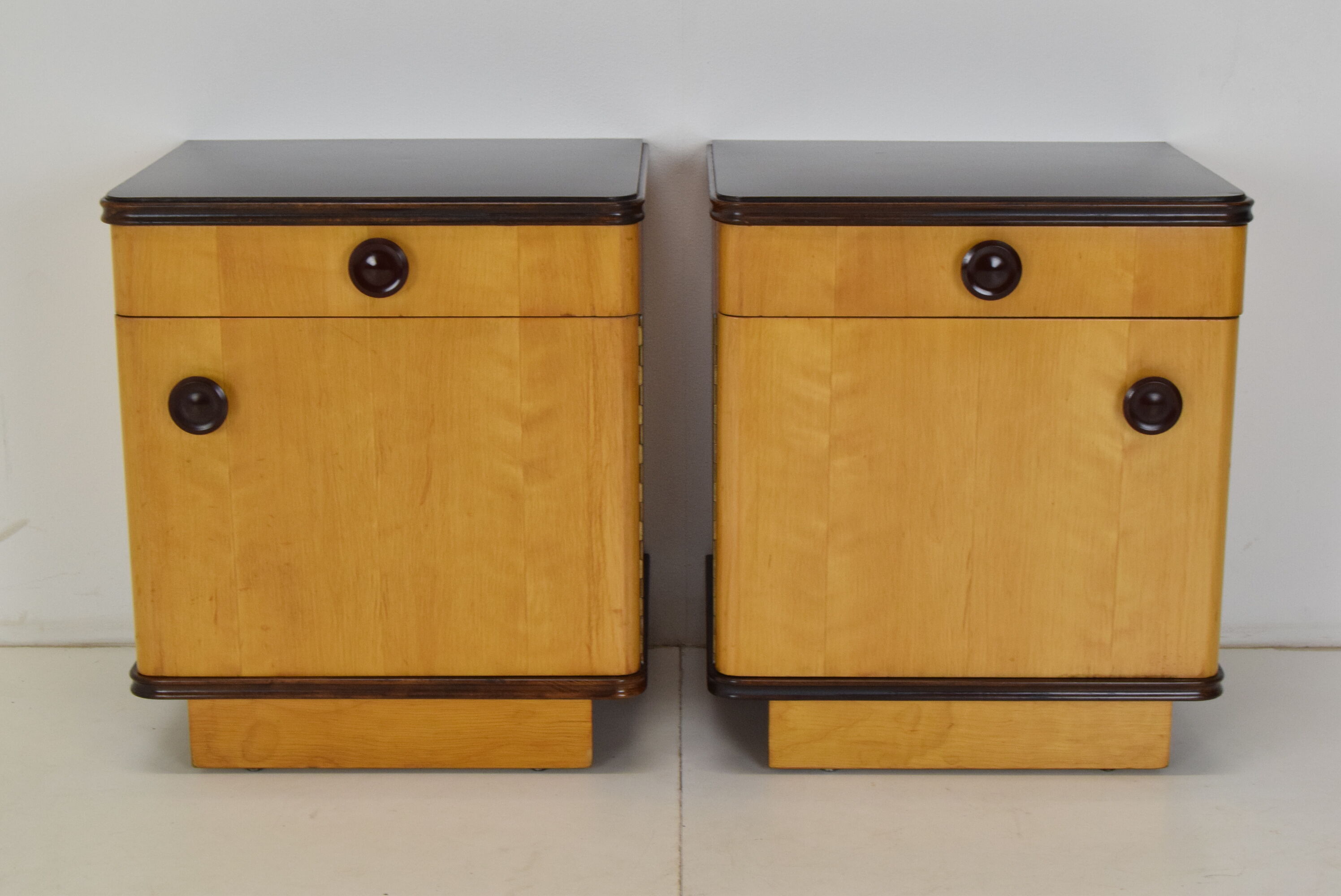 Paire de tables de chevet du milieu du siècle, années 1960