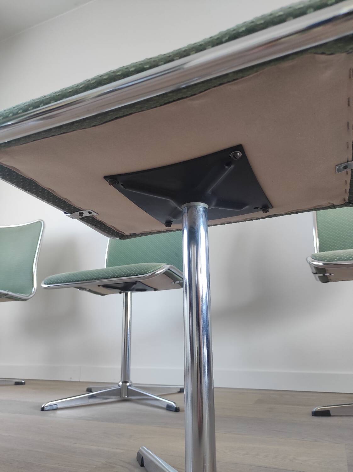 Suite de 6 chaises pivotantes Roche Bobois, 70's