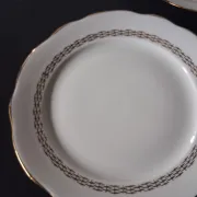 6 dessert plates in porcelain from Sologne "La Motte in good condition.