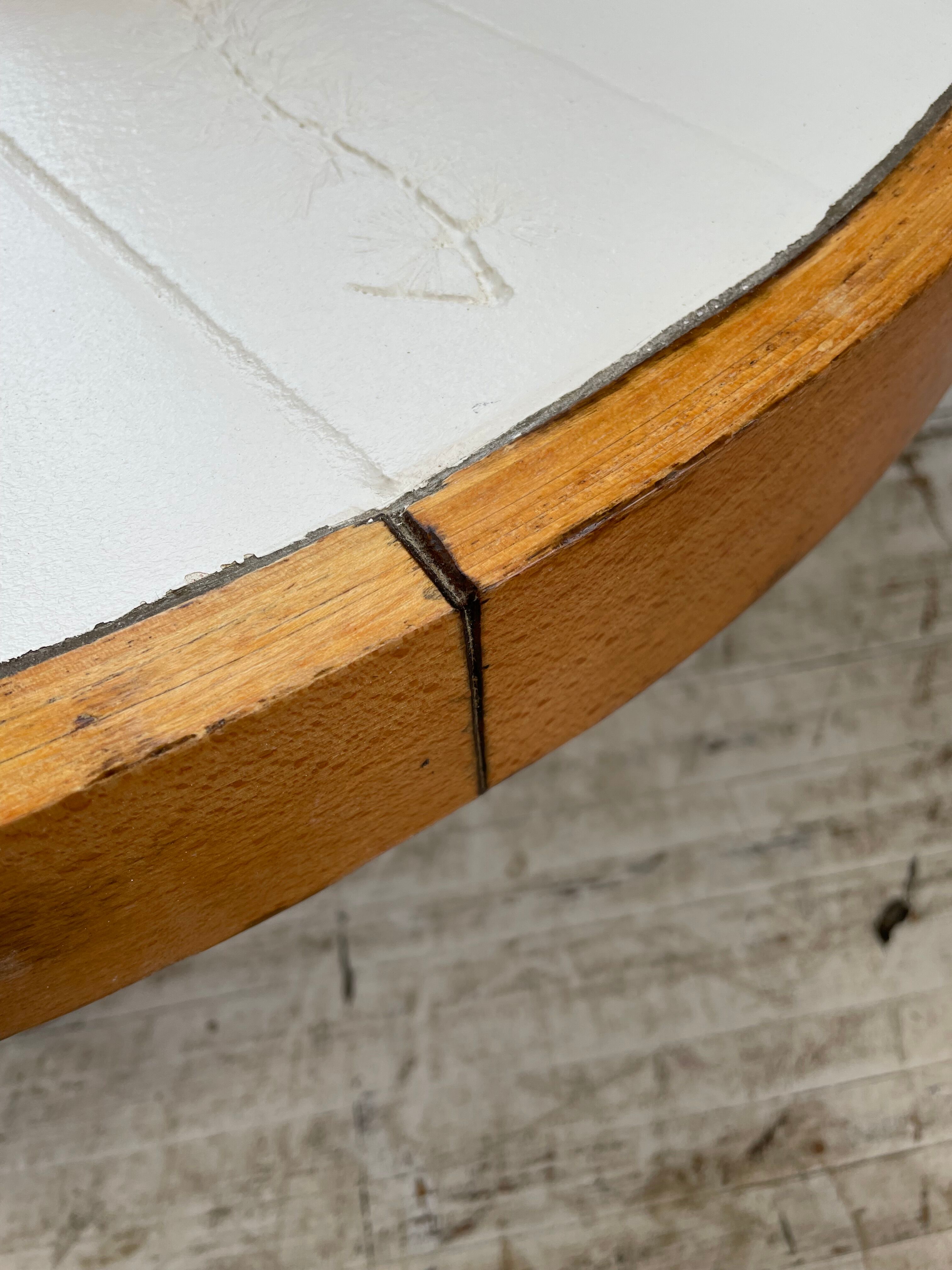 Round coffee table white ceramic and wood