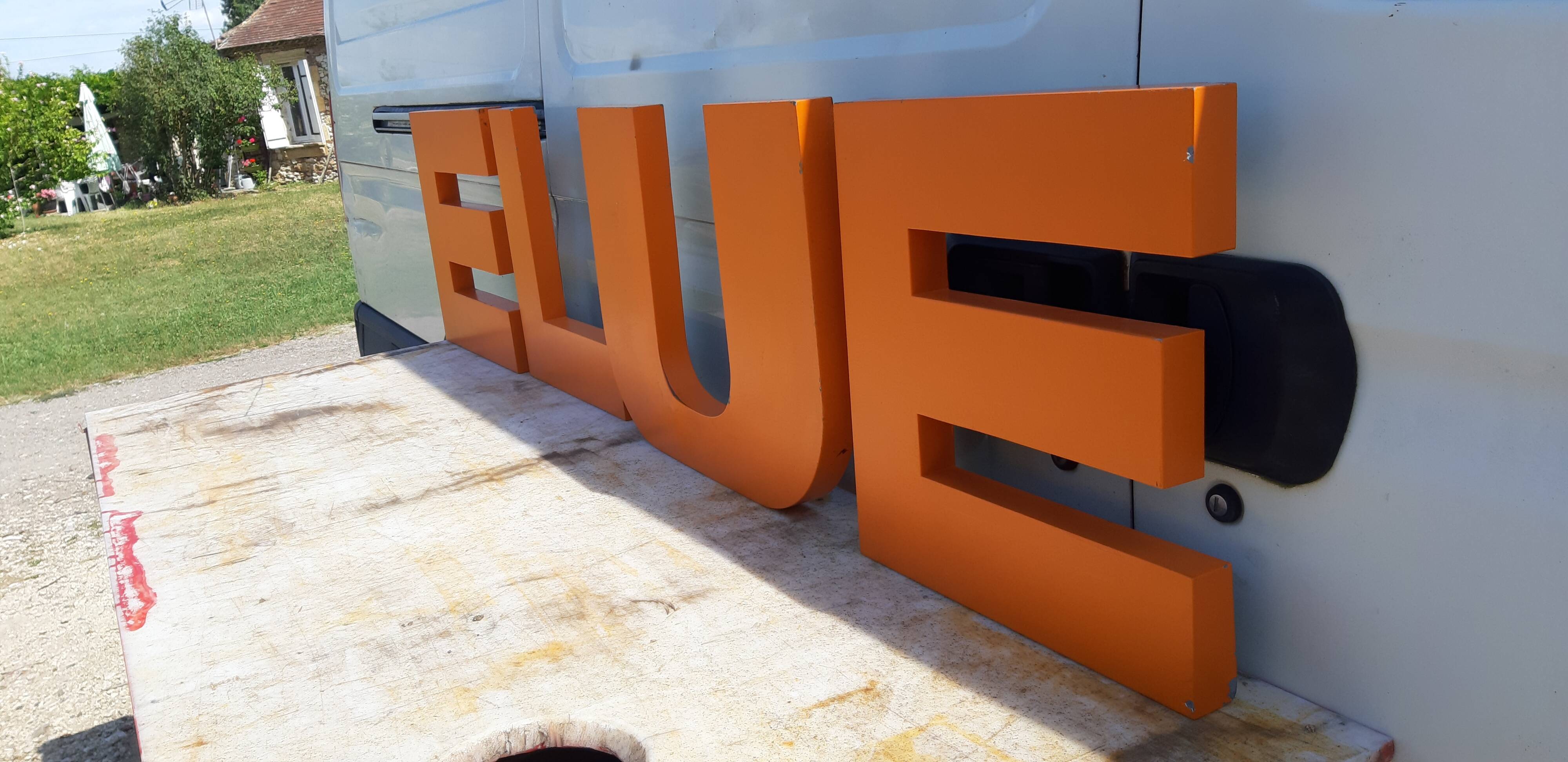 4 lettres industrielles des années 70 en aluminium