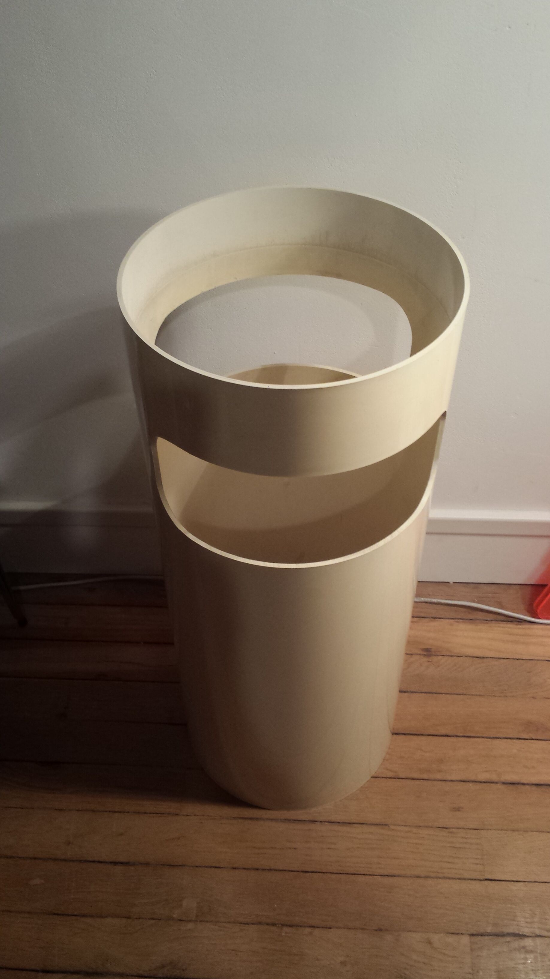 Door Kartell umbrella