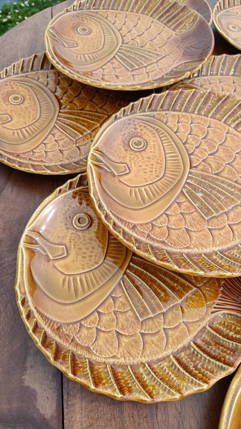 Service of 12 fish barbotine plates – antique faience from Sarreguemines