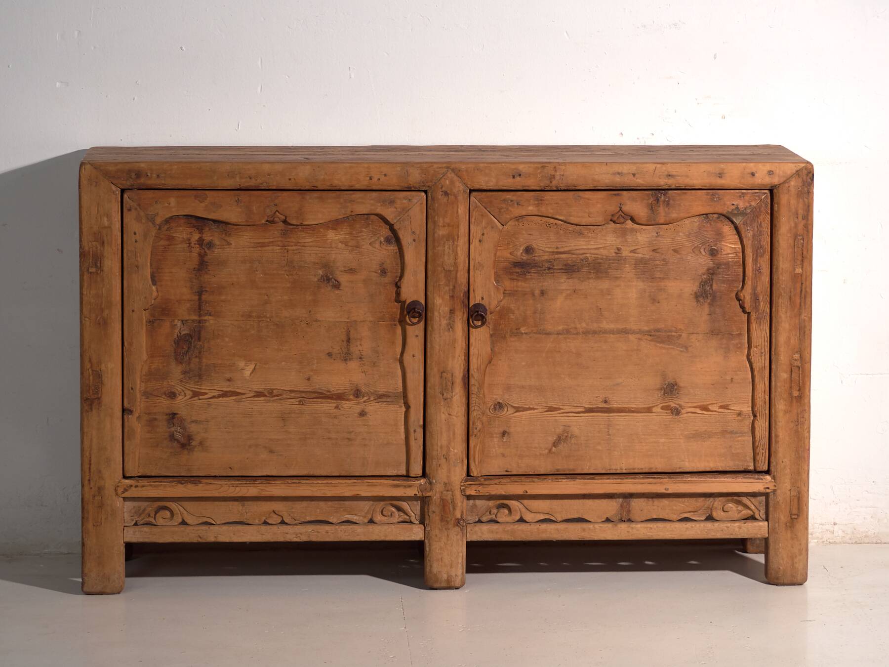 Old pine wood sideboard (circa 1920)