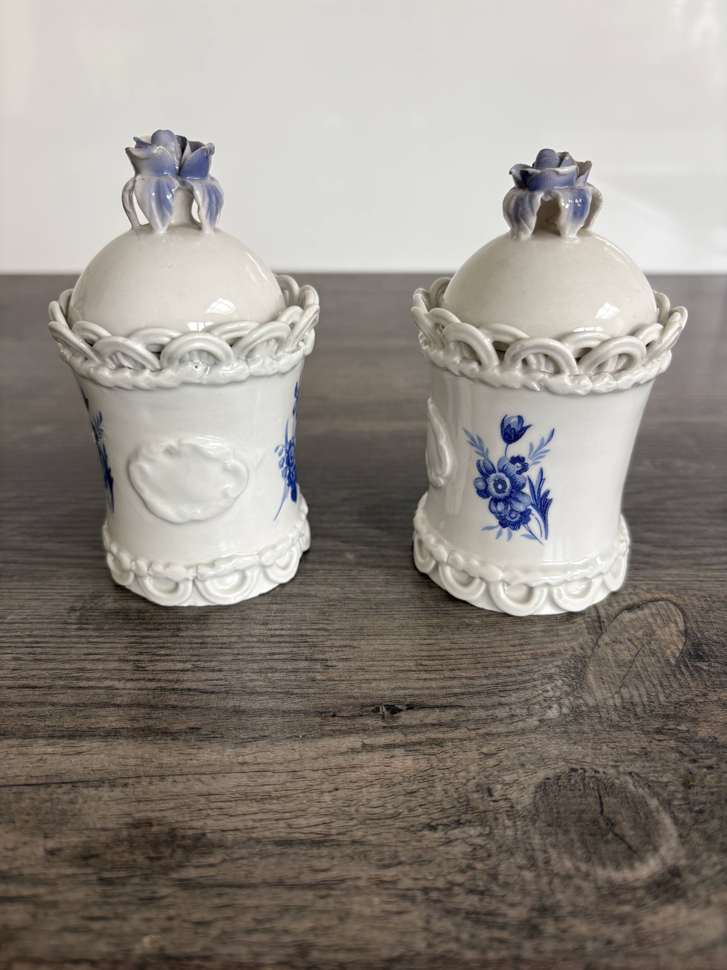 2 small porcelain pots from Capodimonte
