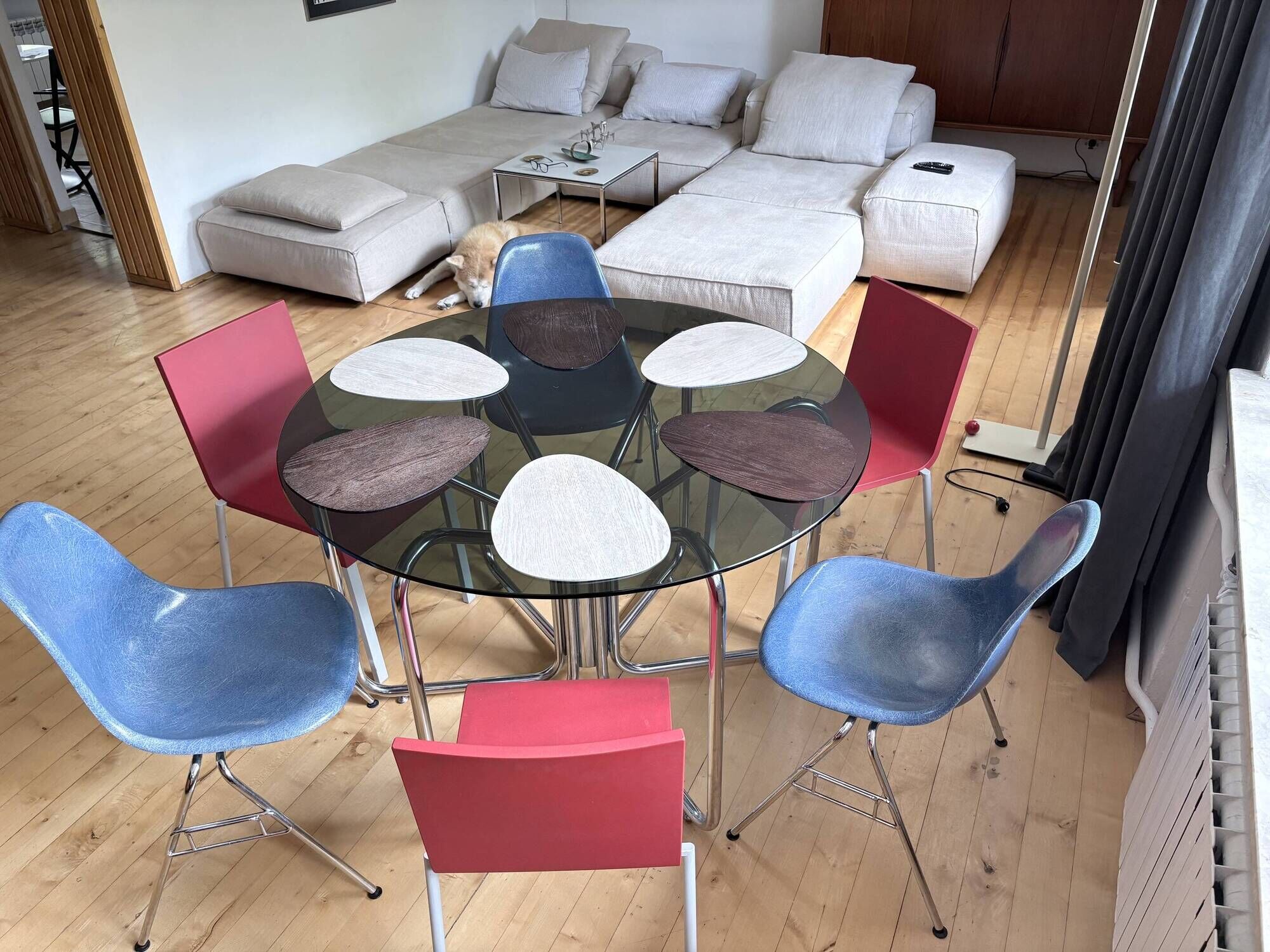 Set of four DSS chairs, fiberglass, designed by Charles and Ray Eames, Herm