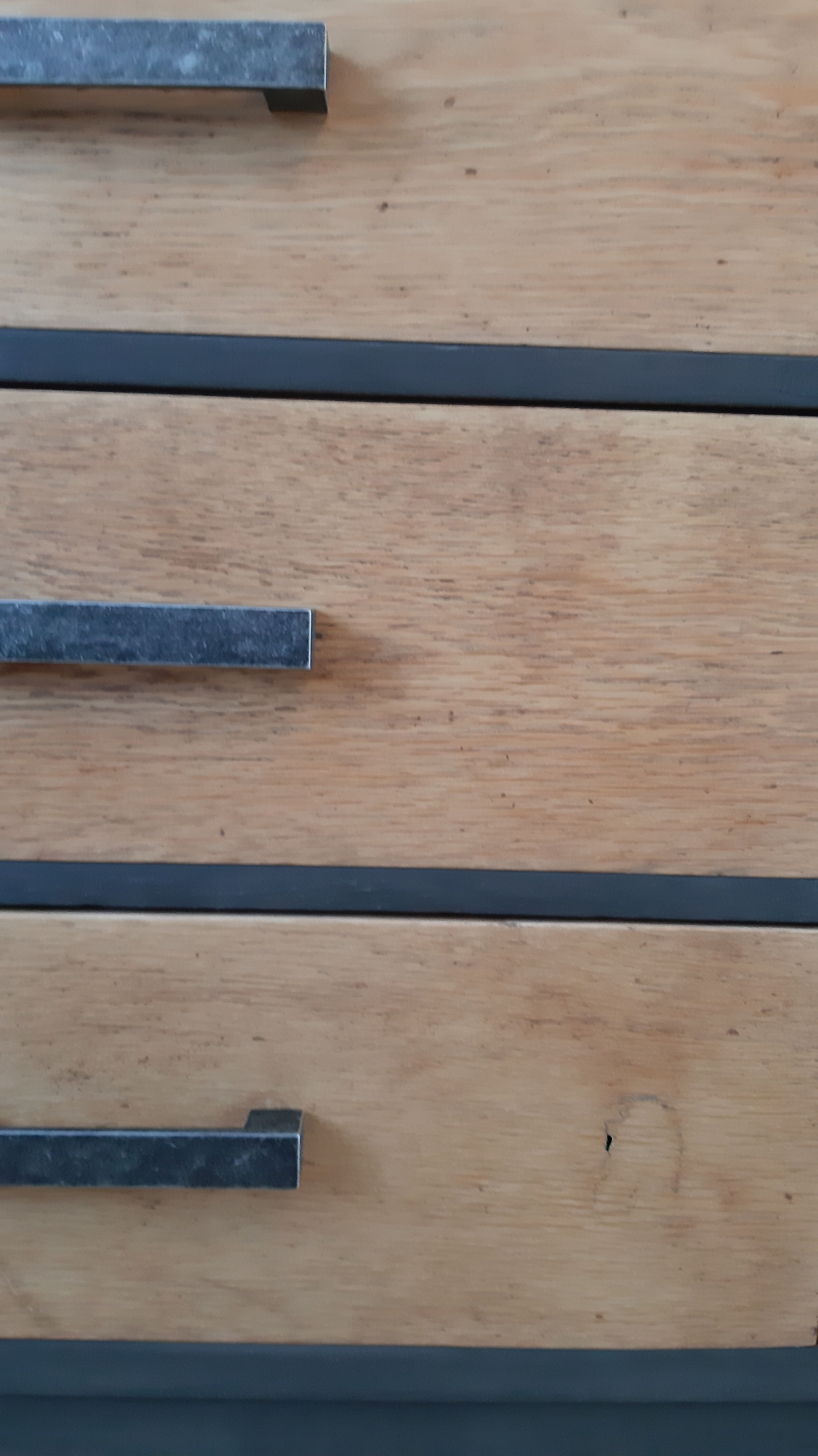 Furniture counter with graphite and wood drawers