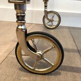 Table de style néo classique en métal argenté et doré et verre