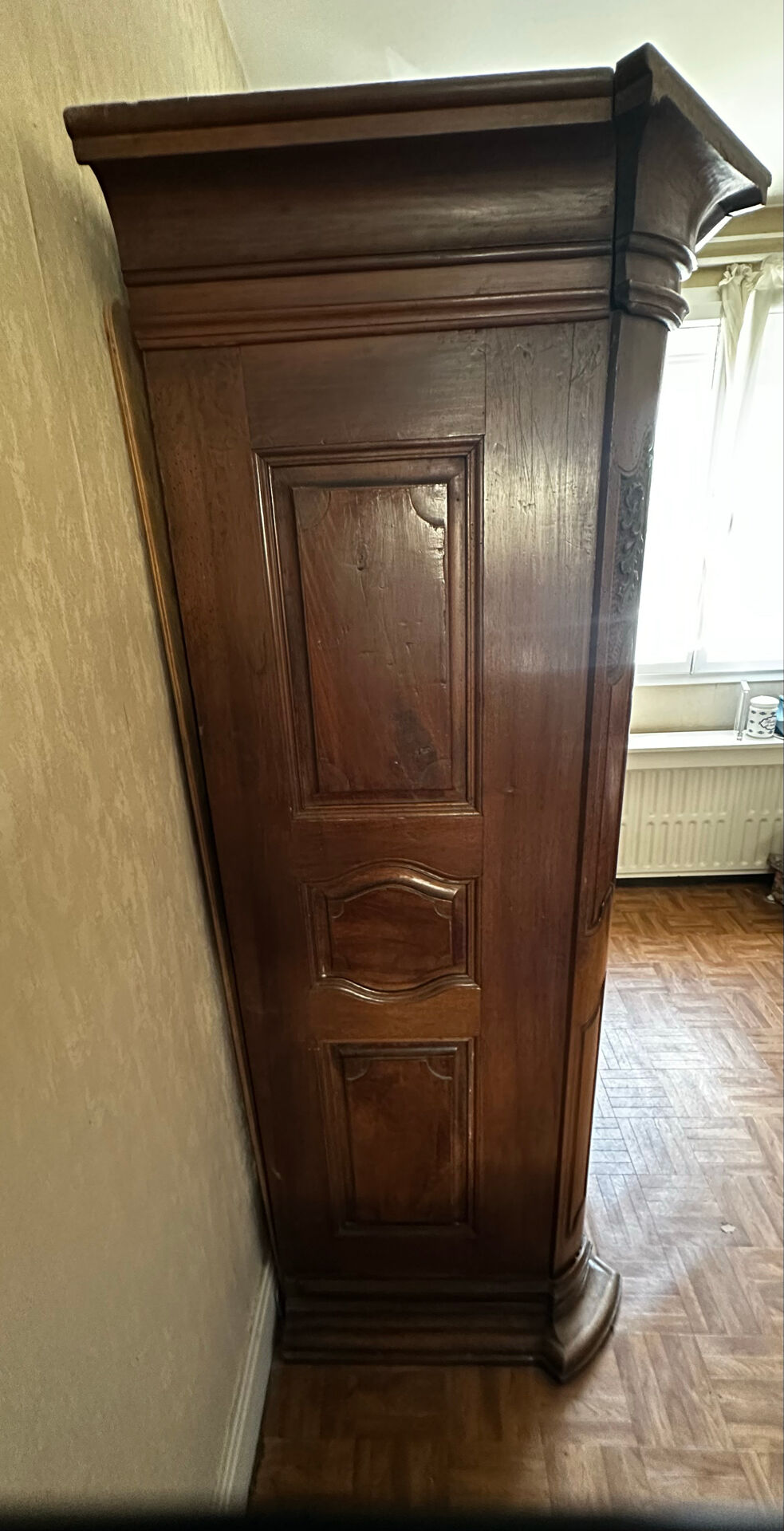 Large Alsatian Louis XV wardrobe in solid walnut – 18th century