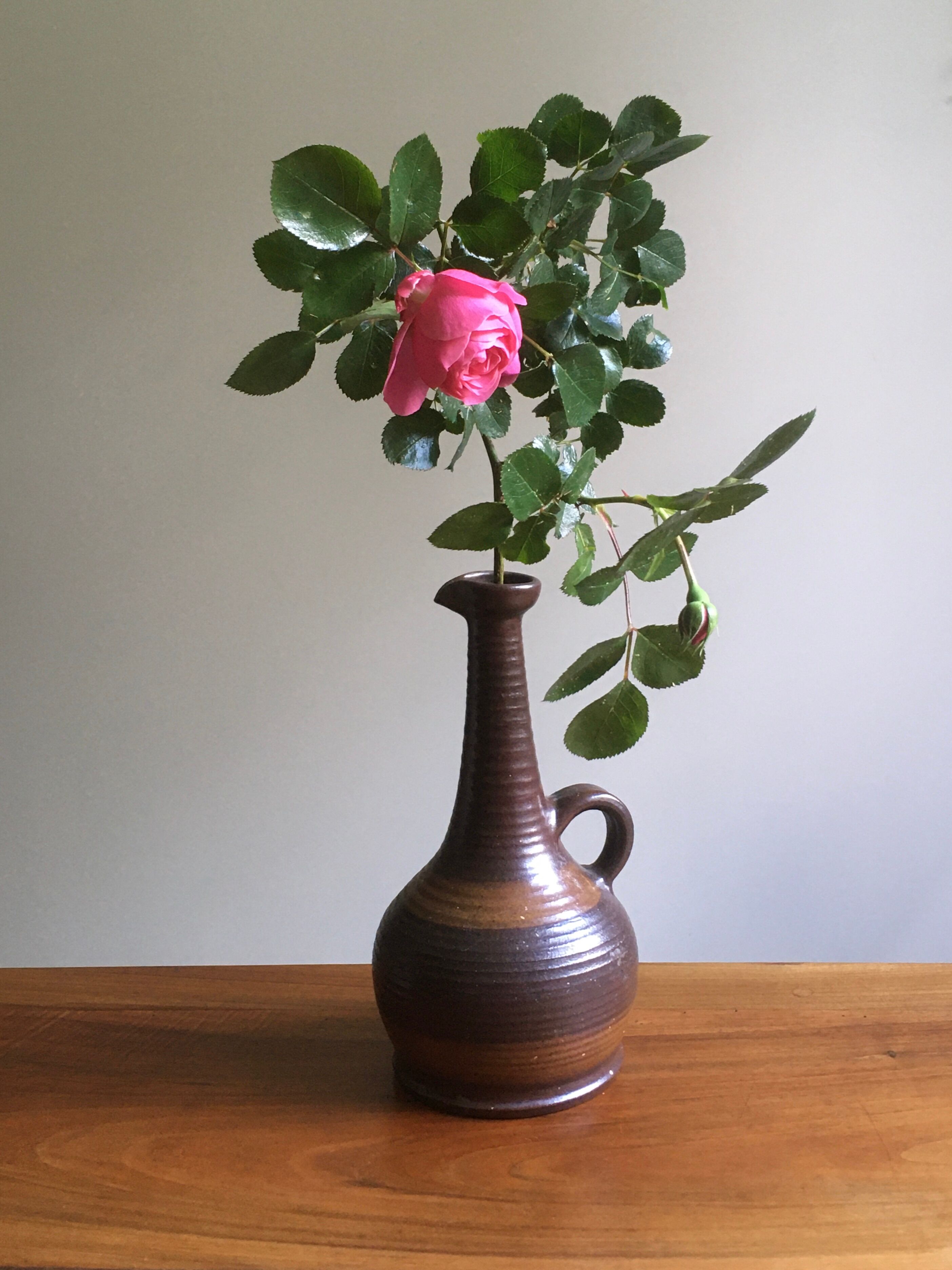 Marsh sandstone vase with handle