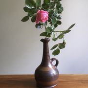 Marsh sandstone vase with handle