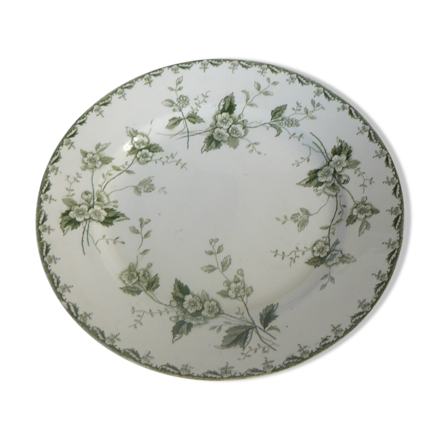 Round dish, land of iron, model Rosette of st amand