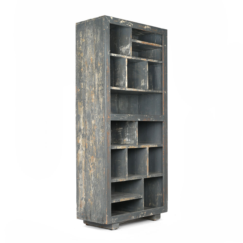 15-square patinated wooden library