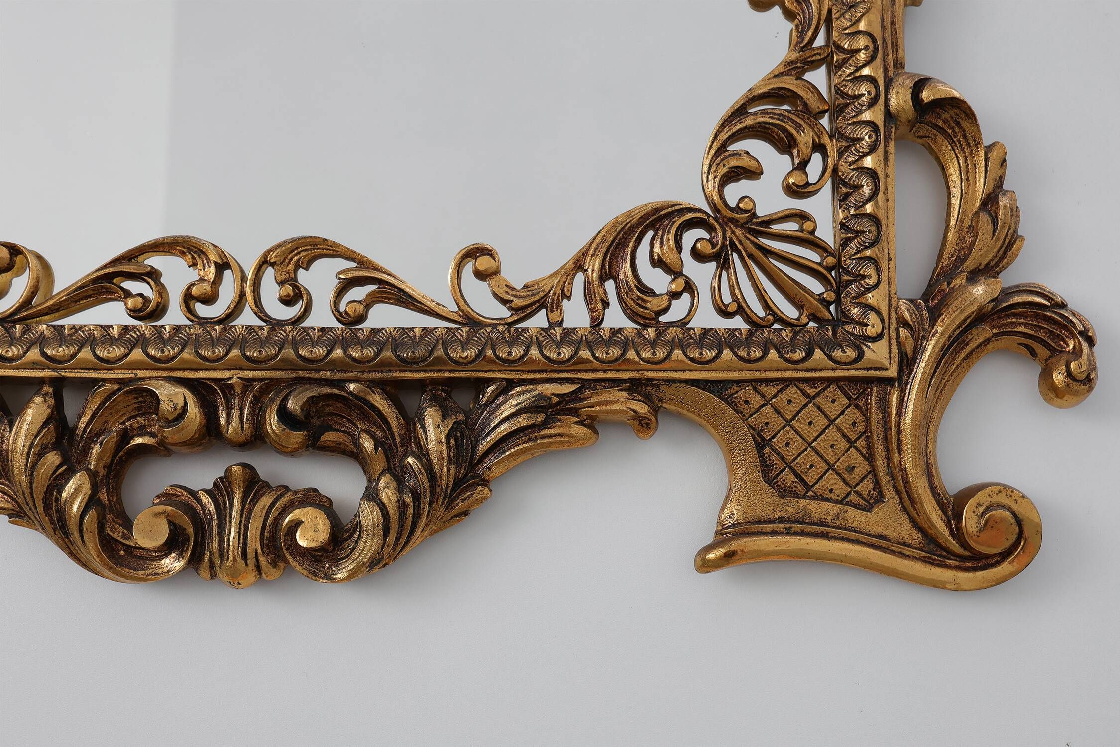 Miroir en métal doré de style Chippendale, Italie, 20e siècle
