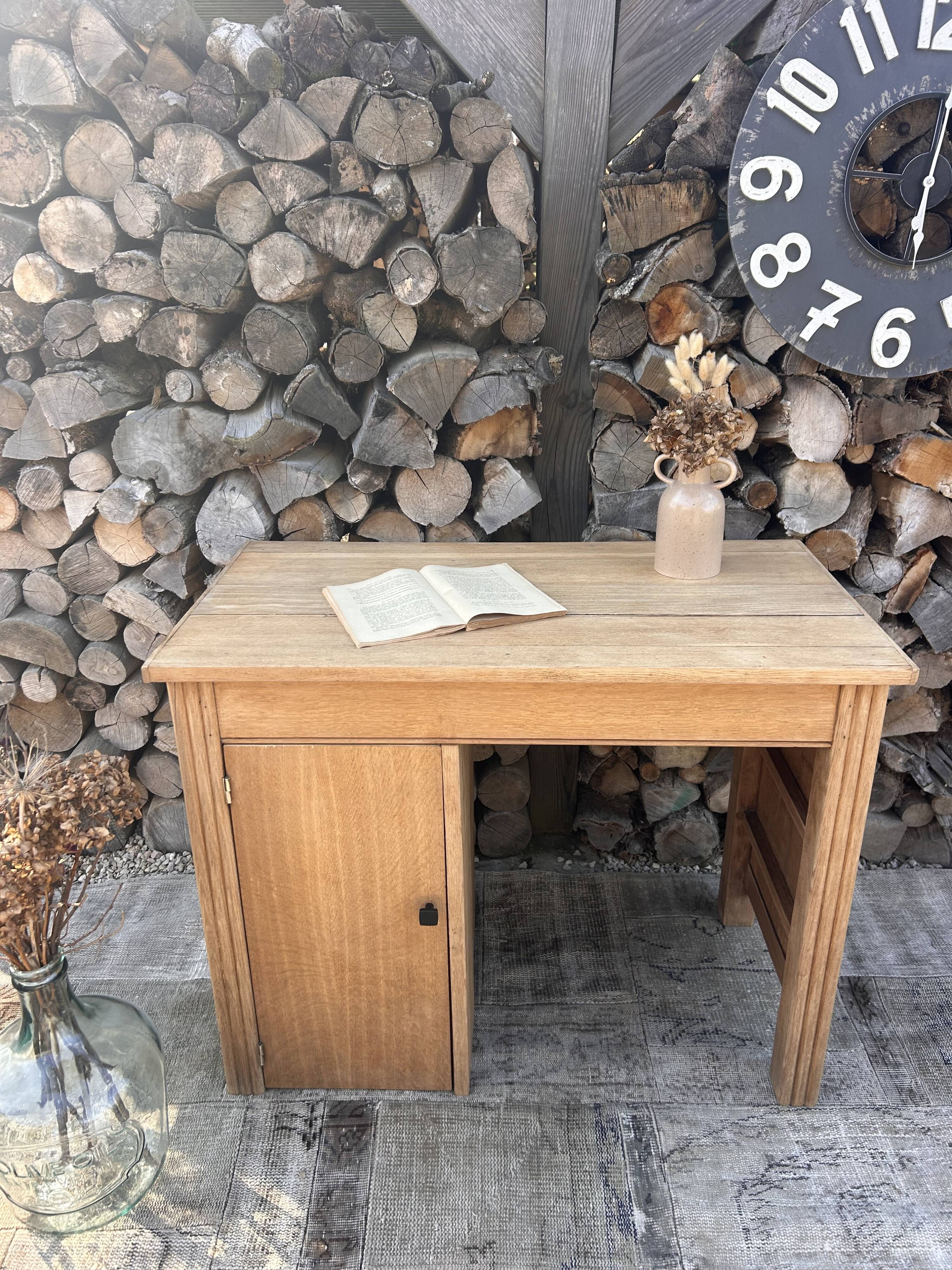 Bureau ancien en bois rénové