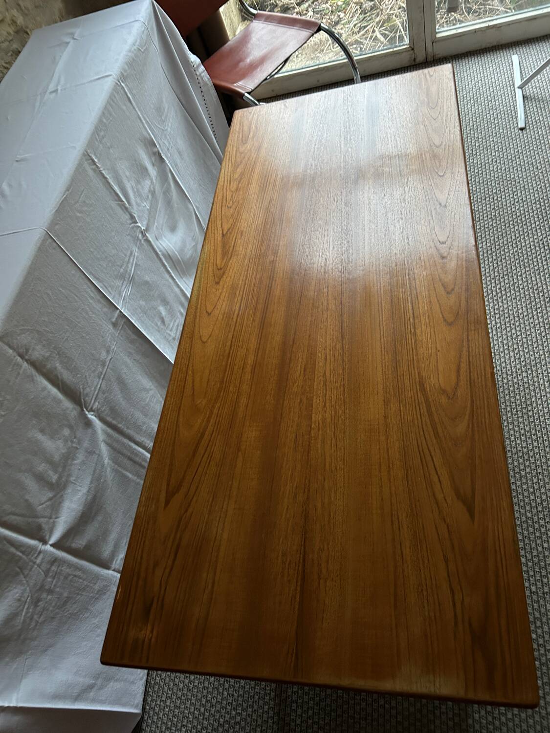 Scandinavian lift-up coffee table