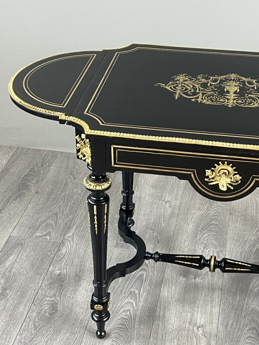 Living room table with flaps in Napoléon III style, 19th century.