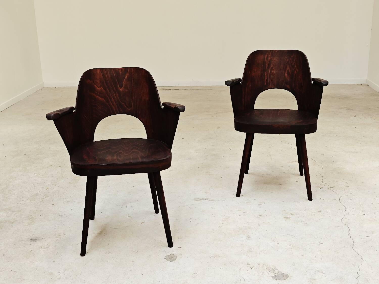 Pair of wooden armchairs by Lubomir Hofmann for Ton (Thonet), 1960