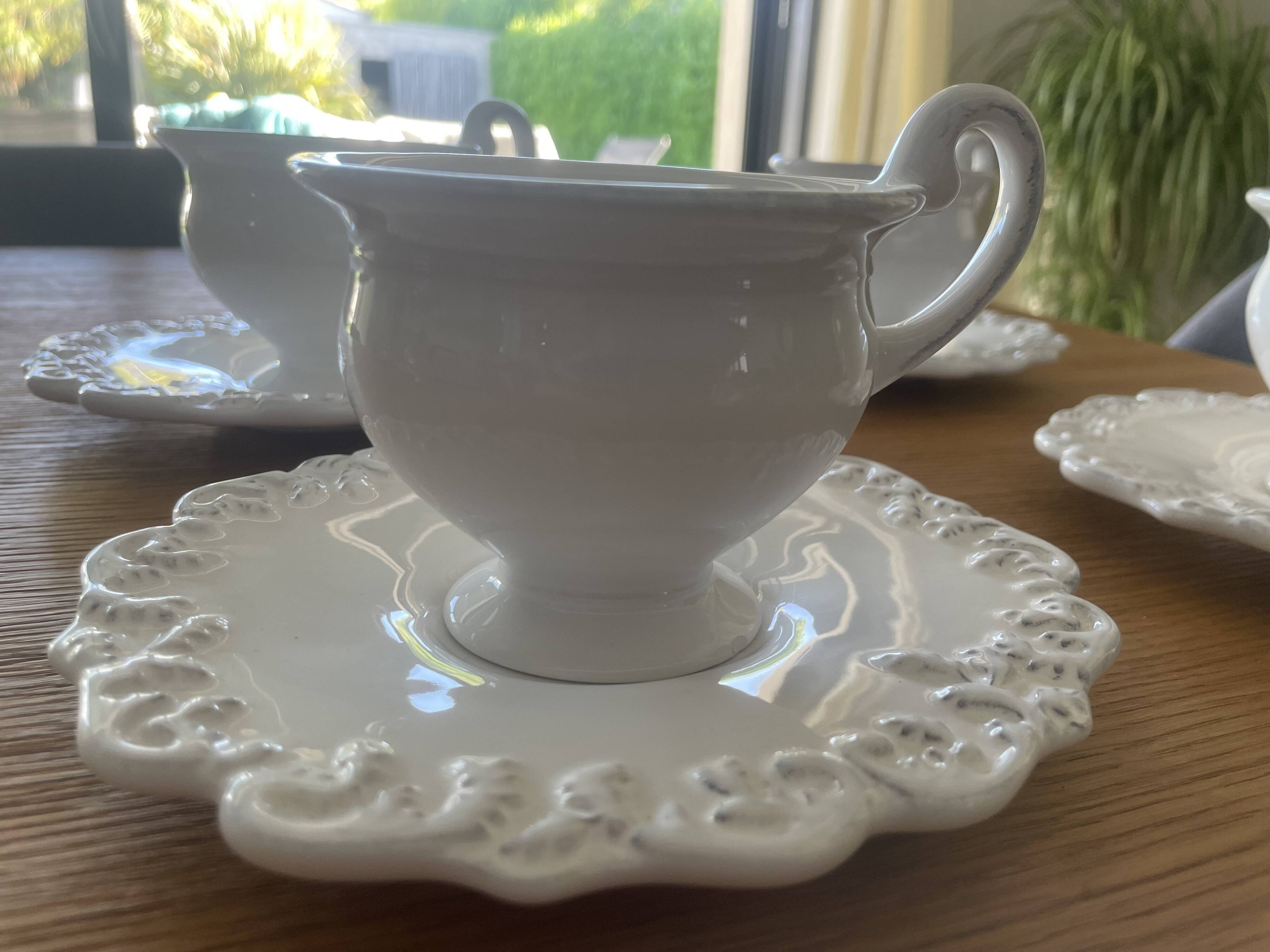Lot de 4 tasses à thé et leur soucoupes
