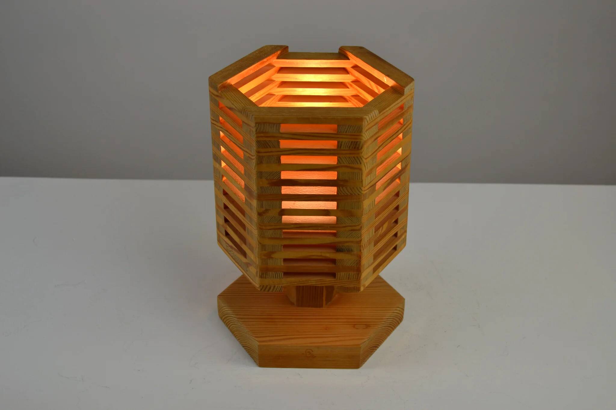 Pine table lamp by Pelle Snickare, Sweden, 1970s
